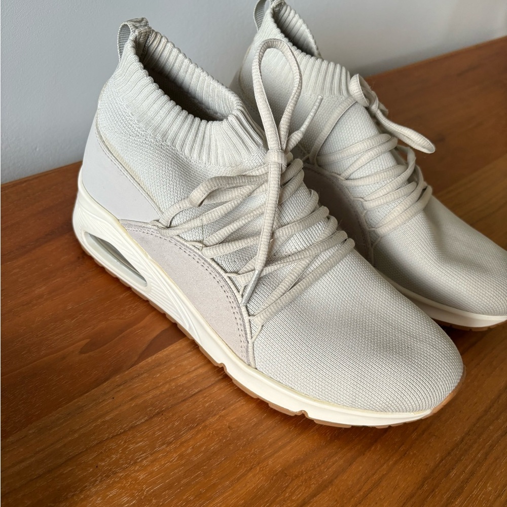 Sketchers Air-Cooled memory foam sneakers